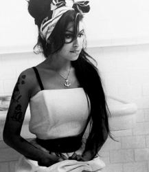 Amy Winehouse - Beat The Point To Death